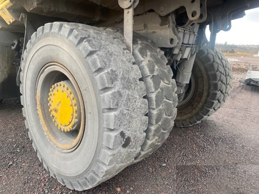 Tombereau rigide Komatsu HD405-7: photos 6