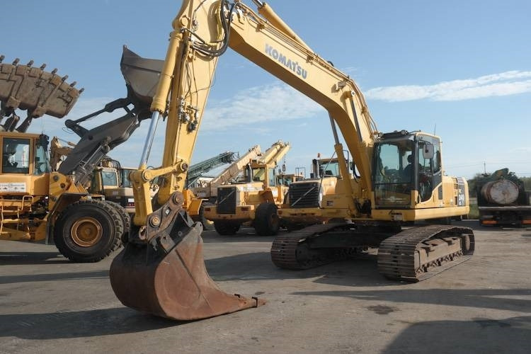Pelle sur chenille Komatsu PC240-8: photos 10