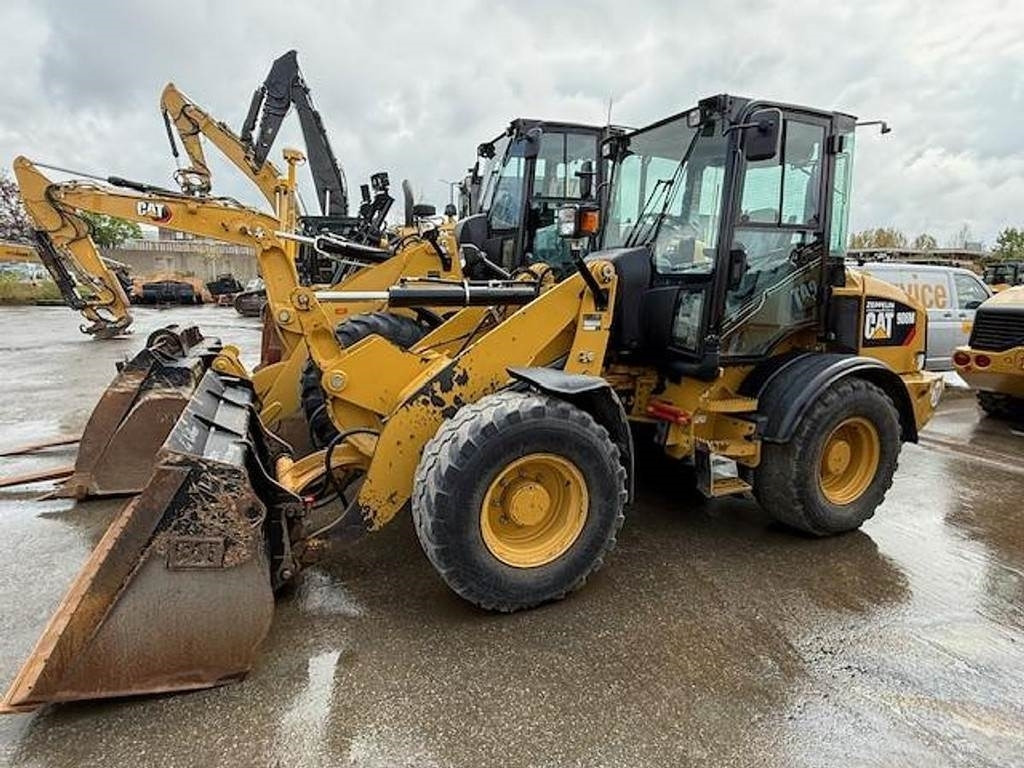 CAT 908M - Chargeuse sur pneus: photos 1 CAT 908M - Chargeuse sur pneus: photos 1