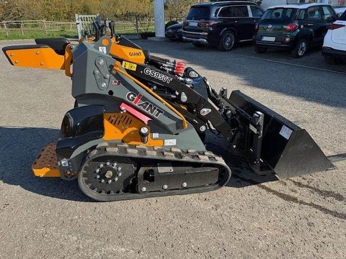 GiANT GS 950T - Mini chargeuse: photos 3 GiANT GS 950T - Mini chargeuse: photos 3