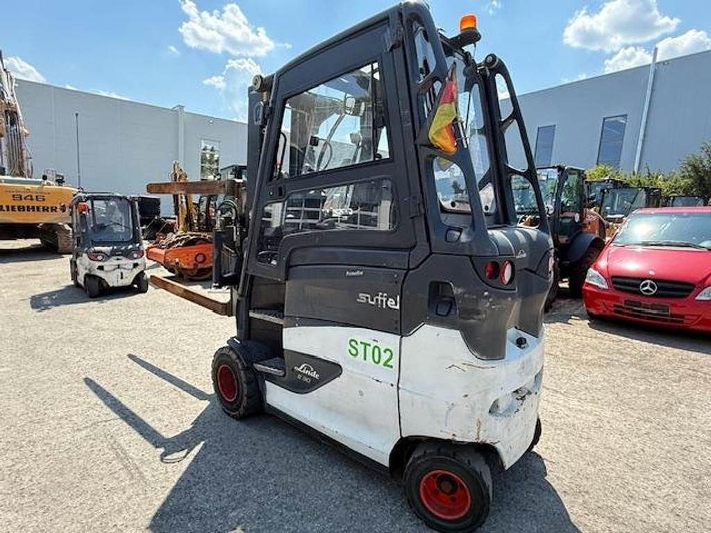Linde E30 HL – 01/600 - Chariot élévateur électrique: photos 4 Linde E30 HL – 01/600 - Chariot élévateur électrique: photos 4