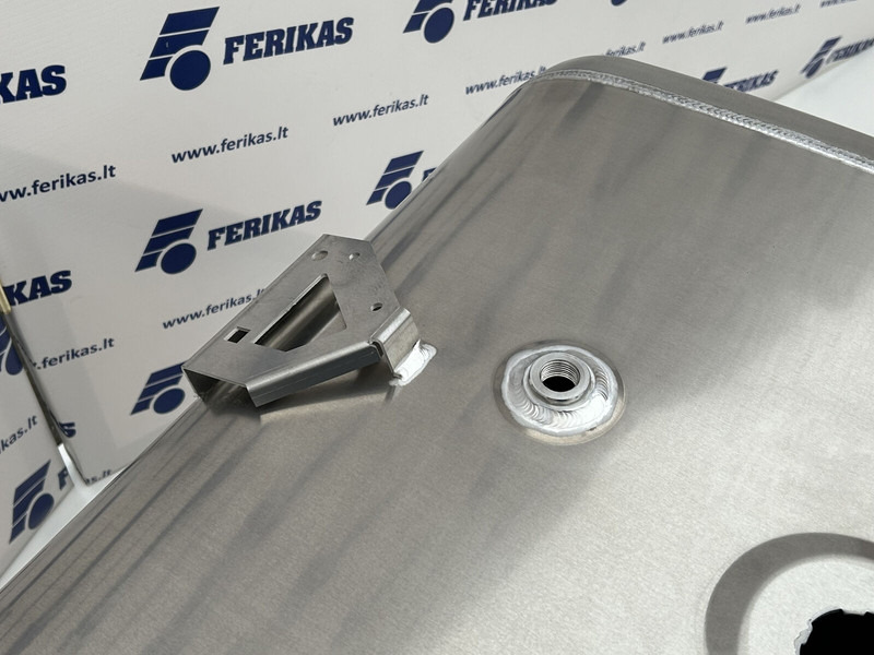 DAF Aluminum fuel tank 325L - Réservoir de carburant pour Camion: photos 5 DAF Aluminum fuel tank 325L - Réservoir de carburant pour Camion: photos 5