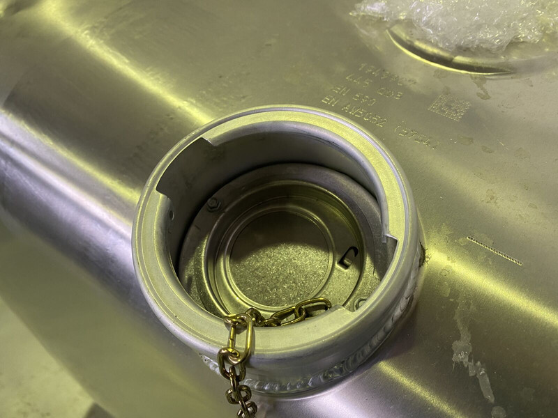 DAF New original fuel tank 445L - Réservoir de carburant pour Camion: photos 2 DAF New original fuel tank 445L - Réservoir de carburant pour Camion: photos 2