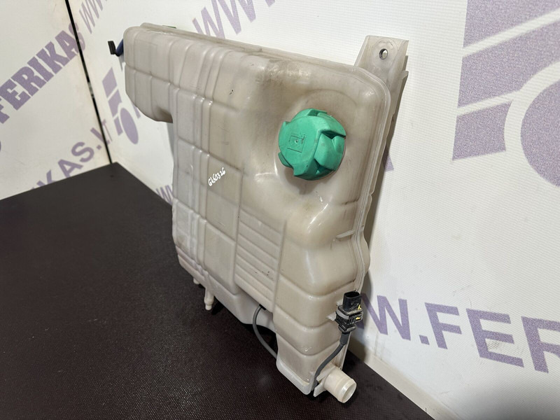 DAF expansion tank - Vase d'expansion pour Camion: photos 2 DAF expansion tank - Vase d'expansion pour Camion: photos 2