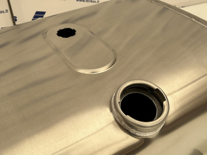 MAN New aluminum fuel tank 150L - Réservoir de carburant: photos 4 MAN New aluminum fuel tank 150L - Réservoir de carburant: photos 4