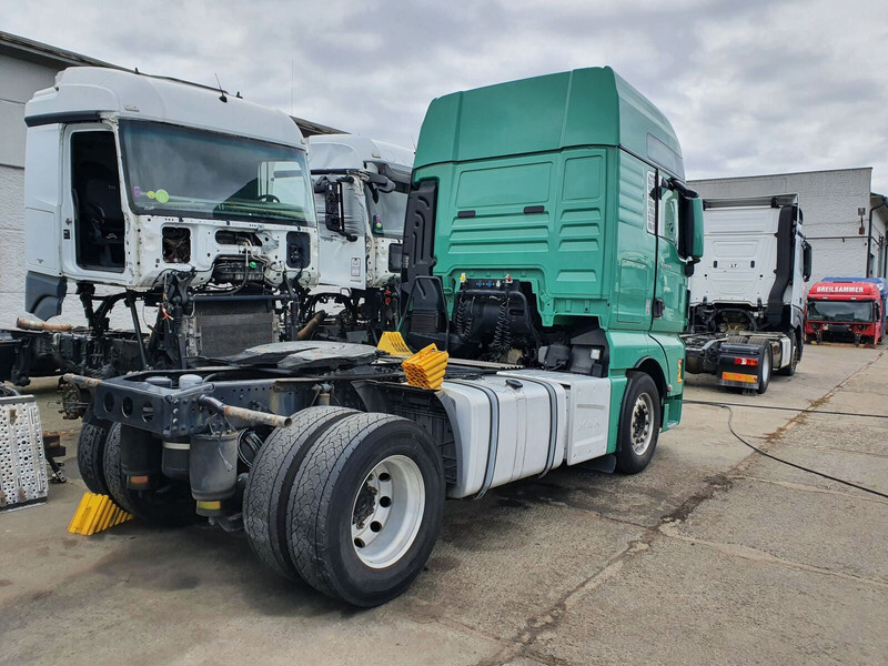 MAN TGX breaking for parts - Réservoir de carburant pour Camion: photos 2 MAN TGX breaking for parts - Réservoir de carburant pour Camion: photos 2