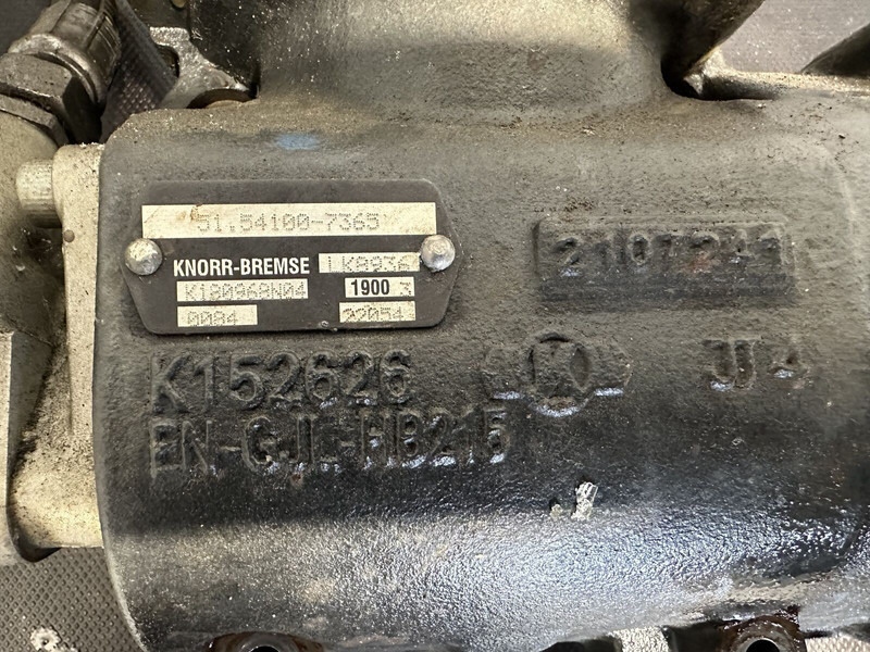 MAN air compressor with hydraulic steering pump - Pompe de support pour Camion: photos 3 MAN air compressor with hydraulic steering pump - Pompe de support pour Camion: photos 3