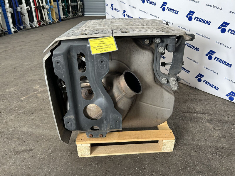 Mercedes-Benz exhaust catalyst - Catalyseur pour Camion: photos 4 Mercedes-Benz exhaust catalyst - Catalyseur pour Camion: photos 4