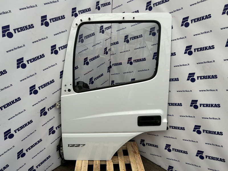 Mercedes-Benz left side doors - Portière et pièces pour Camion: photos 1 Mercedes-Benz left side doors - Portière et pièces pour Camion: photos 1