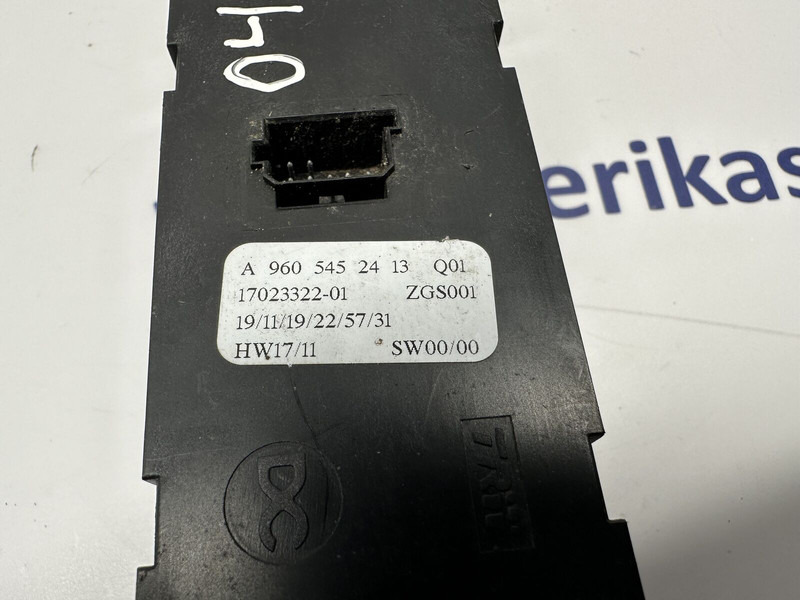 Mercedes-Benz passenger door, window control - Panel de instrumentos pour Camion: photos 3 Mercedes-Benz passenger door, window control - Panel de instrumentos pour Camion: photos 3