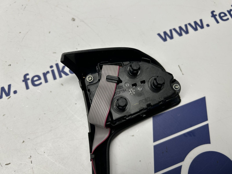 Mercedes-Benz steering wheel buttons - Pare-chocs pour Camion: photos 4 Mercedes-Benz steering wheel buttons - Pare-chocs pour Camion: photos 4