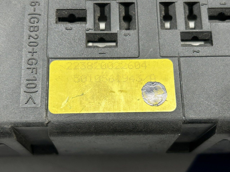 Renault fuse relay box - Système électrique pour Camion: photos 3 Renault fuse relay box - Système électrique pour Camion: photos 3