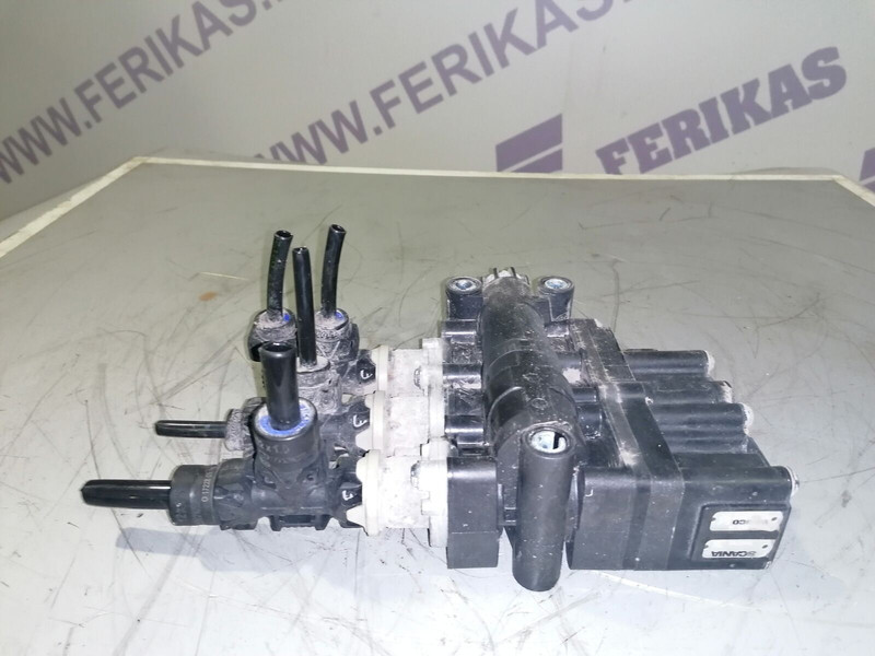 Scania Solenoid valve Air suspension - Valve pour Camion: photos 1 Scania Solenoid valve Air suspension - Valve pour Camion: photos 1