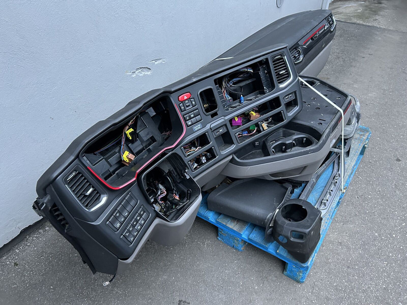 Scania complete dashboard - Pare-chocs pour Camion: photos 3 Scania complete dashboard - Pare-chocs pour Camion: photos 3