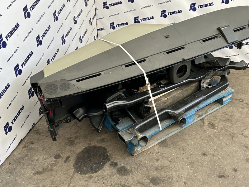 Volvo dashboard - Cabine et intérieur pour Camion: photos 5 Volvo dashboard - Cabine et intérieur pour Camion: photos 5