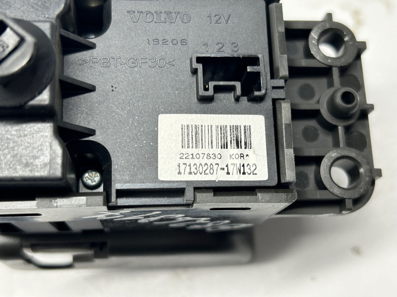 Volvo parking brake switch - Cabine et intérieur pour Camion: photos 3 Volvo parking brake switch - Cabine et intérieur pour Camion: photos 3