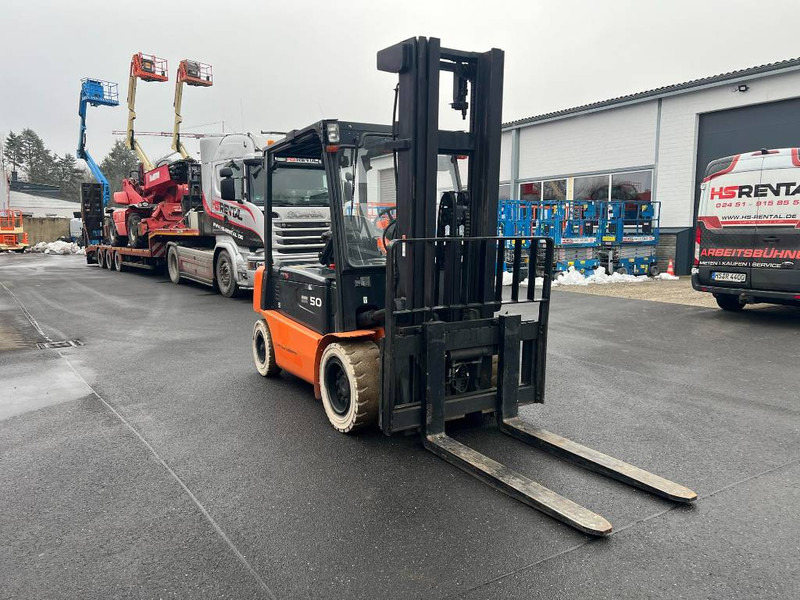 Doosan B50X5 5T 6m Triplex non-marking (1841) - Chariot élévateur électrique: photos 5 Doosan B50X5 5T 6m Triplex non-marking (1841) - Chariot élévateur électrique: photos 5