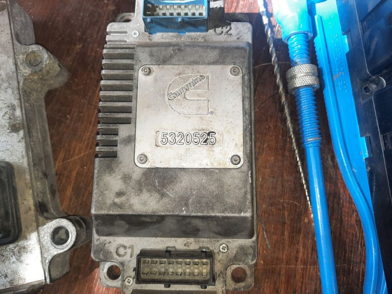 Cummins 239Kvt - Bloc de gestion: photos 2 Cummins 239Kvt - Bloc de gestion: photos 2