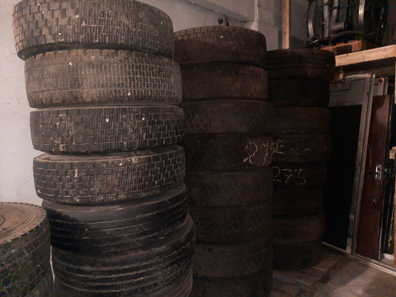 Michelin 295*80R22.5 255*70 \ 275*70* 265\70R19.5 - Pneu pour Camion: photos 3 Michelin 295*80R22.5 255*70 \ 275*70* 265\70R19.5 - Pneu pour Camion: photos 3