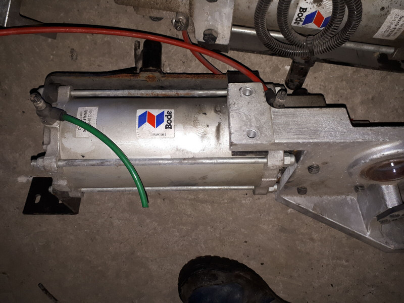 Neoplan BODE цилиндр закрытия - Vérin hydraulique: photos 5 Neoplan BODE цилиндр закрытия - Vérin hydraulique: photos 5