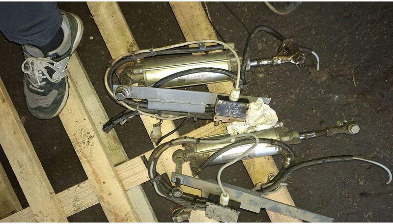 Neoplan BODE цилиндр закрытия - Vérin hydraulique: photos 1 Neoplan BODE цилиндр закрытия - Vérin hydraulique: photos 1