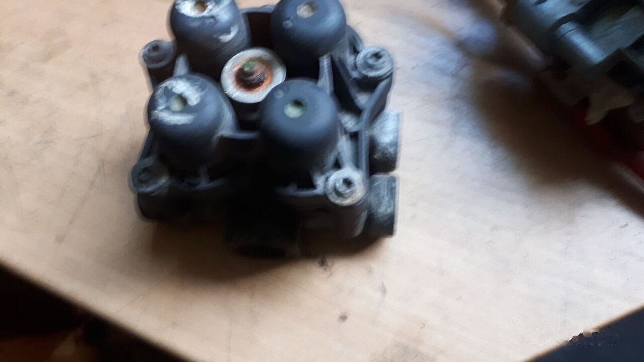 Valve de frein pour Camion Scania Knorr- Bremz 0486203025. 4800010110.486200008.486203033   Scania Volvo: photos 8