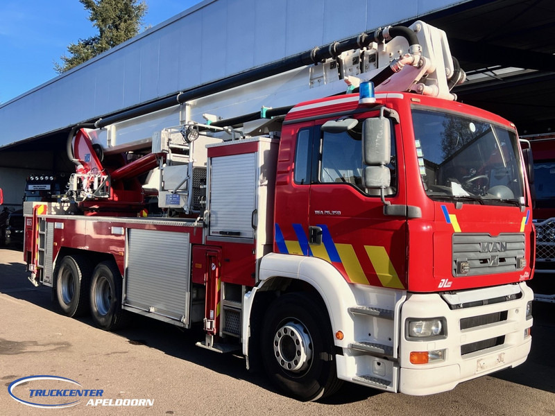 MAN TGA 26.350 Magirus ALP 320L = 32 meter, Waterpump, 6x4, Steel springs - Camion de pompier: photos 3 MAN TGA 26.350 Magirus ALP 320L = 32 meter, Waterpump, 6x4, Steel springs - Camion de pompier: photos 3