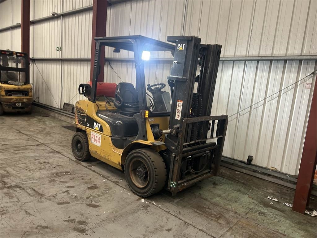 CAT GP30NT - Chariot élévateur à gaz: photos 4 CAT GP30NT - Chariot élévateur à gaz: photos 4