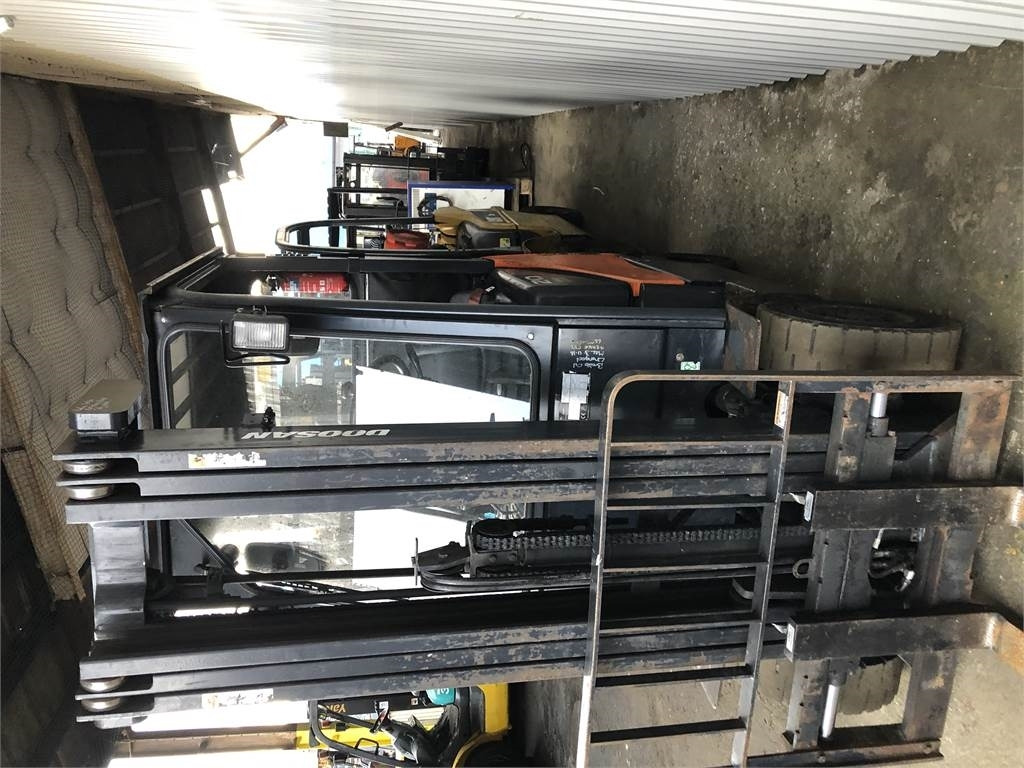 Doosan G20 SC-5 - Chariot élévateur à gaz: photos 2 Doosan G20 SC-5 - Chariot élévateur à gaz: photos 2