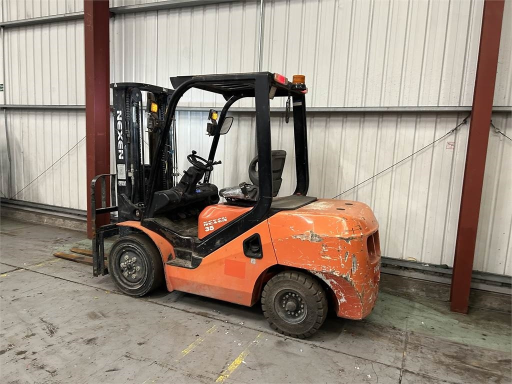 FD35 - Chariot élévateur diesel: photos 3 FD35 - Chariot élévateur diesel: photos 3