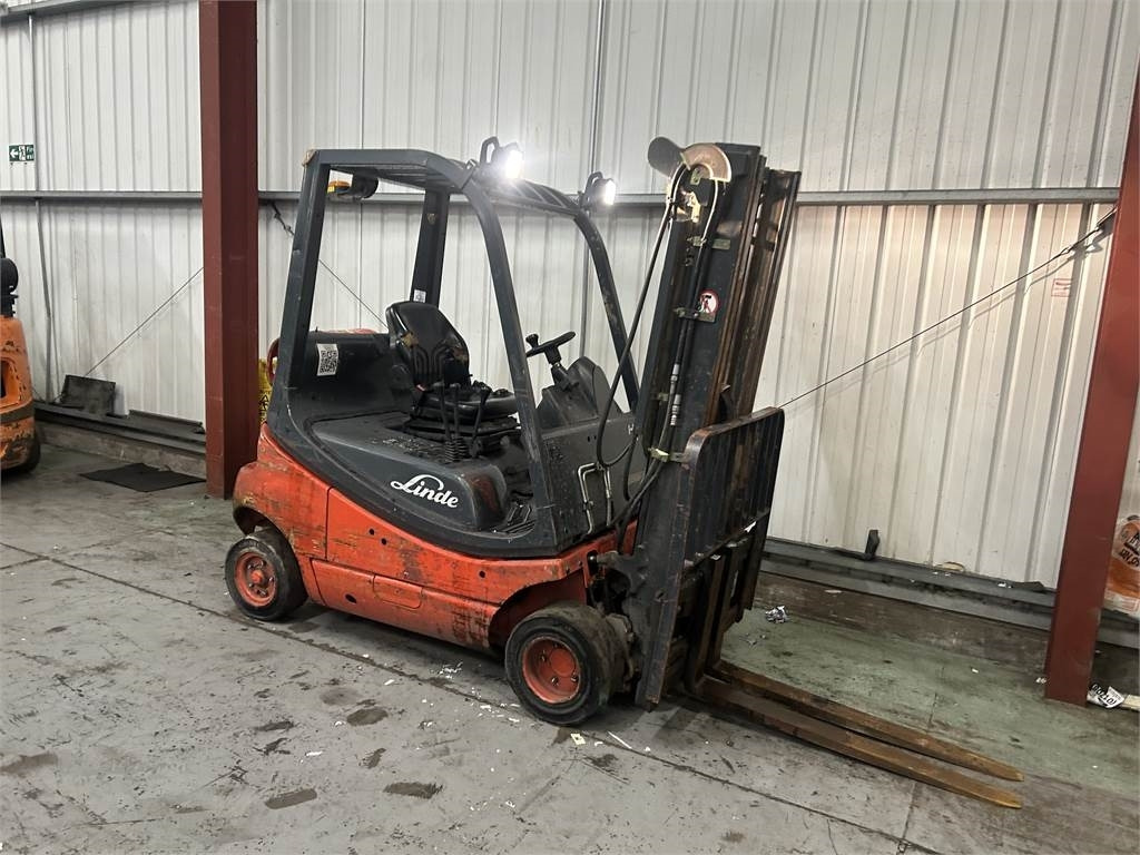 Linde H20T-03 - Chariot élévateur à gaz: photos 4 Linde H20T-03 - Chariot élévateur à gaz: photos 4