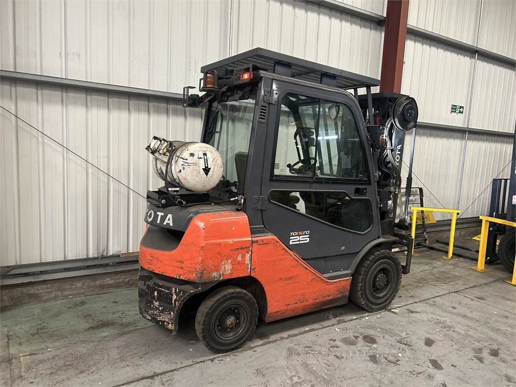 Chariot élévateur à gaz Toyota 02-8FGF25: photos 6