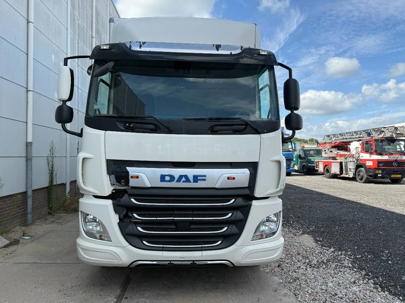 DAF CF 320 4X2 - EURO 6 - 19 TON + DHOLLANDIA - Camion fourgon: photos 2 DAF CF 320 4X2 - EURO 6 - 19 TON + DHOLLANDIA - Camion fourgon: photos 2