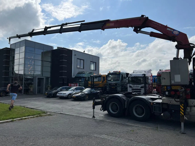 DAF XF 105.460 6X4 EURO 5 + HMF 4220 K6 + REMOTE CONTROL + RETARDER - Camion grue: photos 2 DAF XF 105.460 6X4 EURO 5 + HMF 4220 K6 + REMOTE CONTROL + RETARDER - Camion grue: photos 2