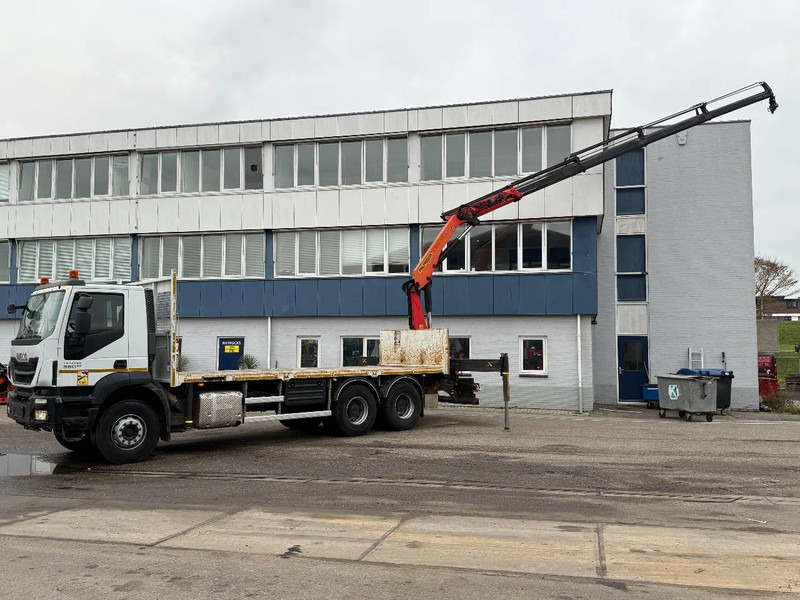 Iveco Trakker 360 6X4 EURO 6 + PALFINGER PK20001K + REMOTE CONTROL - Camion plateau, Camion grue: photos 2 Iveco Trakker 360 6X4 EURO 6 + PALFINGER PK20001K + REMOTE CONTROL - Camion plateau, Camion grue: photos 2