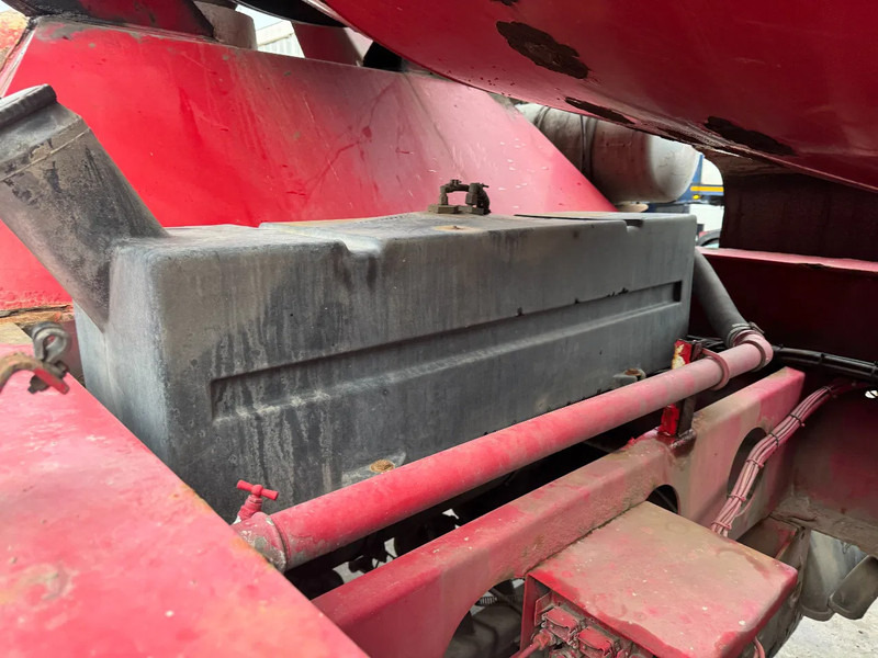 Semi-remorque malaxeur Müller-Mitteltal SF 37,5 BM LIEBHERR MIXER 3X BPW AXLE WATER TANK DEUT MOTOR: photos 11 Semi-remorque malaxeur Müller-Mitteltal SF 37,5 BM LIEBHERR MIXER 3X BPW AXLE WATER TANK DEUT MOTOR: photos 11