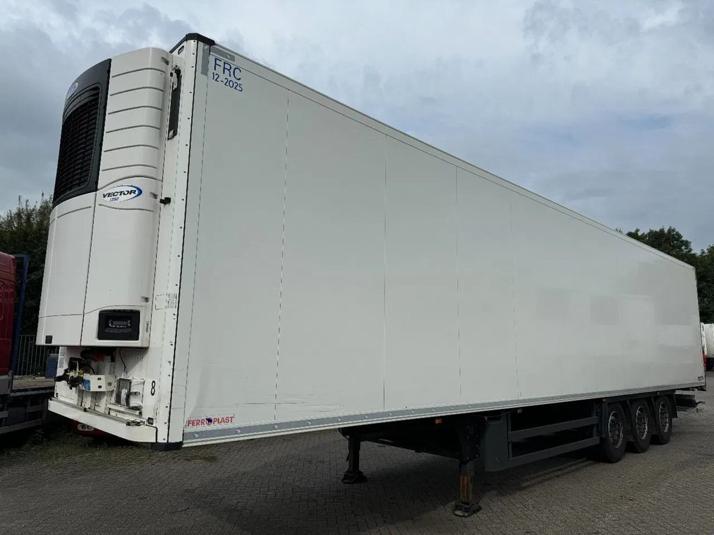 Schmitz Cargobull SCB S3B - 3 AXLE - CARRIER VECTOR 1350 + APK 01- - Semi-remorque frigorifique: photos 1 Schmitz Cargobull SCB S3B - 3 AXLE - CARRIER VECTOR 1350 + APK 01- - Semi-remorque frigorifique: photos 1