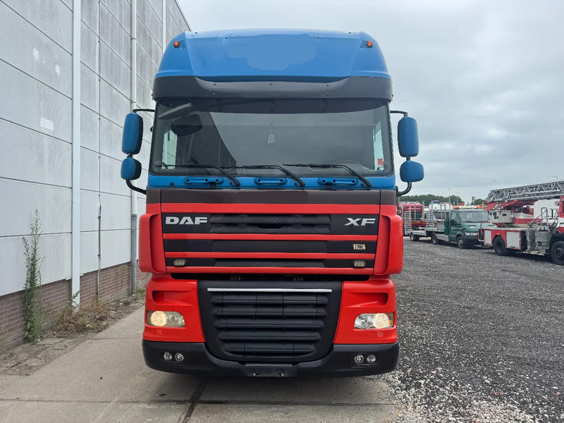 DAF XF 105.410 6X2 MANUAL GEARBOX - EURO 4 - Tracteur routier: photos 2 DAF XF 105.410 6X2 MANUAL GEARBOX - EURO 4 - Tracteur routier: photos 2