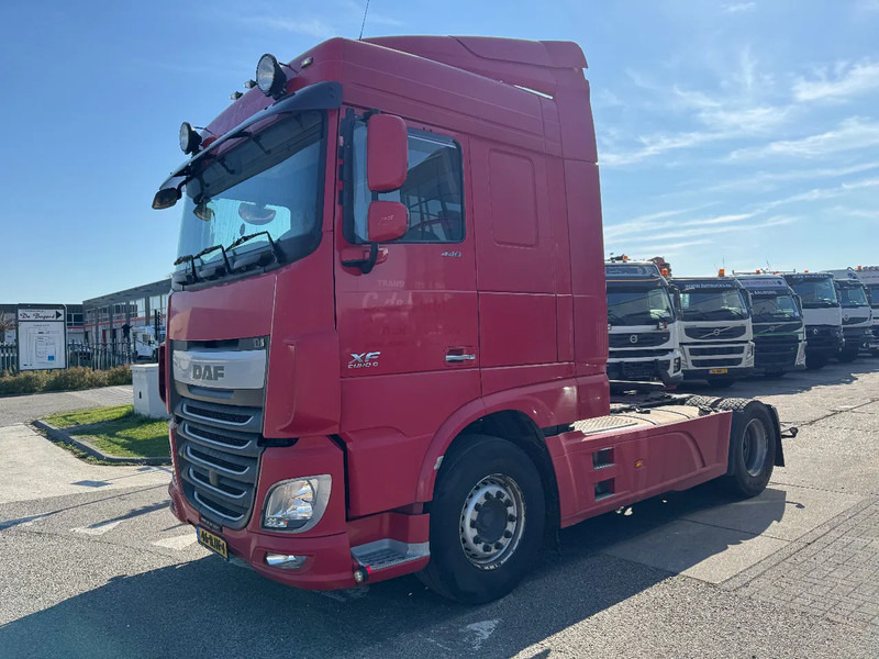 DAF XF 440 4X2 EURO 6 SKIRTS 2017 - Tracteur routier: photos 1 DAF XF 440 4X2 EURO 6 SKIRTS 2017 - Tracteur routier: photos 1