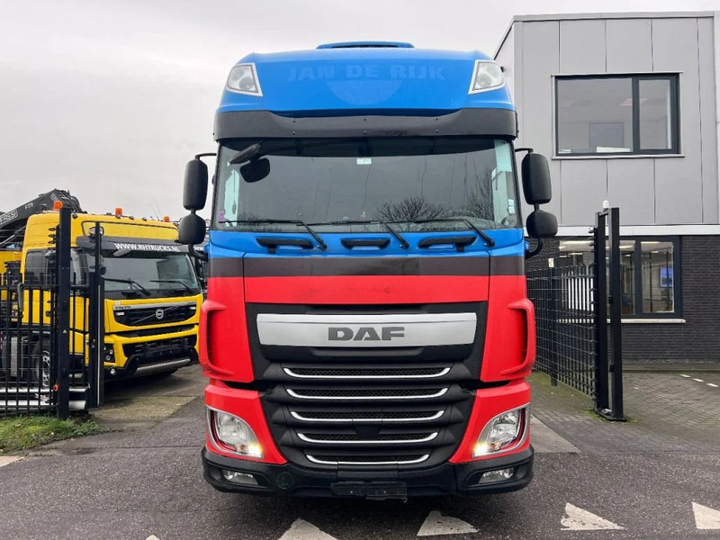 DAF XF 440 4X2 MEGA 678.649km - Tracteur routier: photos 2 DAF XF 440 4X2 MEGA 678.649km - Tracteur routier: photos 2