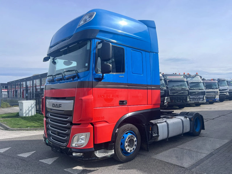 DAF XF 440 SSC 4X2 EURO 6 VOLUME - Tracteur routier: photos 1 DAF XF 440 SSC 4X2 EURO 6 VOLUME - Tracteur routier: photos 1