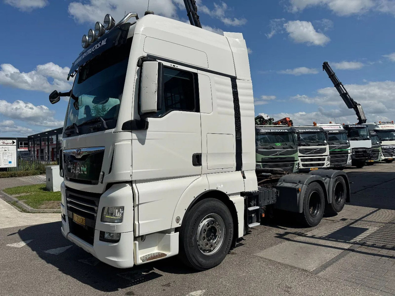 MAN TGX 28.500 6X2 EURO 6 RETARDER DOUBLE AIR - Tracteur routier: photos 1 MAN TGX 28.500 6X2 EURO 6 RETARDER DOUBLE AIR - Tracteur routier: photos 1