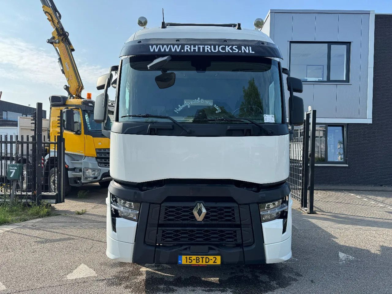 Renault T440 - 13-LITER ENGINE! - EURO 6 SKIRTS SPOILER - Tracteur routier: photos 2 Renault T440 - 13-LITER ENGINE! - EURO 6 SKIRTS SPOILER - Tracteur routier: photos 2