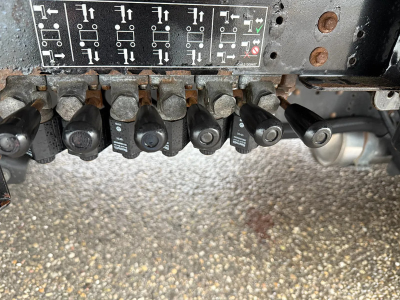 Véhicule utilitaire Nissan NT400 EURO 6 + ISOLI PT200 - AERIAL PLATFORM - ONLY 25.892 KM: photos 18 Véhicule utilitaire Nissan NT400 EURO 6 + ISOLI PT200 - AERIAL PLATFORM - ONLY 25.892 KM: photos 18