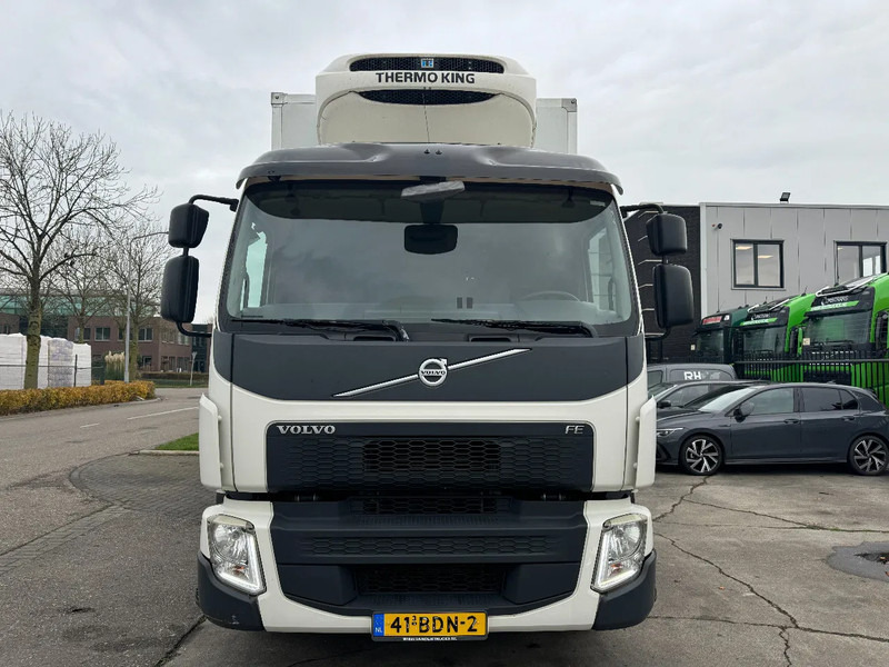 Volvo FE 250 4X2 - EURO 6 + THERMOKING T-500R + DHOLLANDIA LIFT + TÜV 06-2025 - Camion frigorifique: photos 2 Volvo FE 250 4X2 - EURO 6 + THERMOKING T-500R + DHOLLANDIA LIFT + TÜV 06-2025 - Camion frigorifique: photos 2