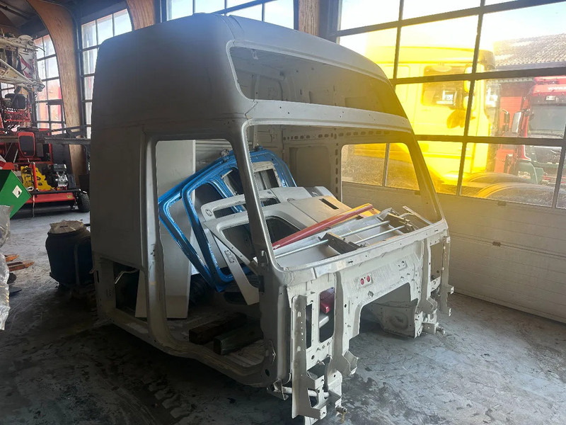 Volvo FH XL - Cabine et intérieur pour Camion: photos 2 Volvo FH XL - Cabine et intérieur pour Camion: photos 2