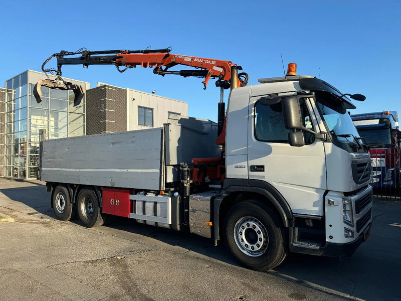Volvo FM 330 6X2 - EURO 5 + ATLAS 126.3E A2 + REMOTE + LIFT/STEERING AXLE - Camion grue: photos 2 Volvo FM 330 6X2 - EURO 5 + ATLAS 126.3E A2 + REMOTE + LIFT/STEERING AXLE - Camion grue: photos 2
