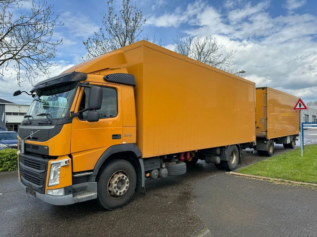 Volvo FM 370 4X2 EURO 6 + HANGER + CARGOBOX + CARGOLIF - Camion fourgon: photos 1 Volvo FM 370 4X2 EURO 6 + HANGER + CARGOBOX + CARGOLIF - Camion fourgon: photos 1