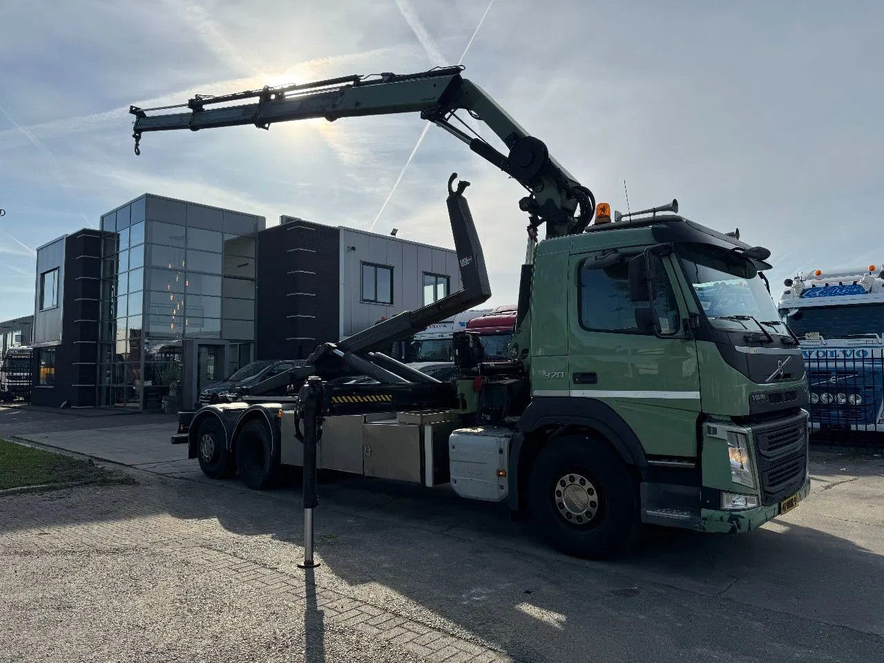 Volvo FM 370 6X2 VDL 21T + HIAB 211 + REMOTE CONTROL - Camion grue: photos 2 Volvo FM 370 6X2 VDL 21T + HIAB 211 + REMOTE CONTROL - Camion grue: photos 2