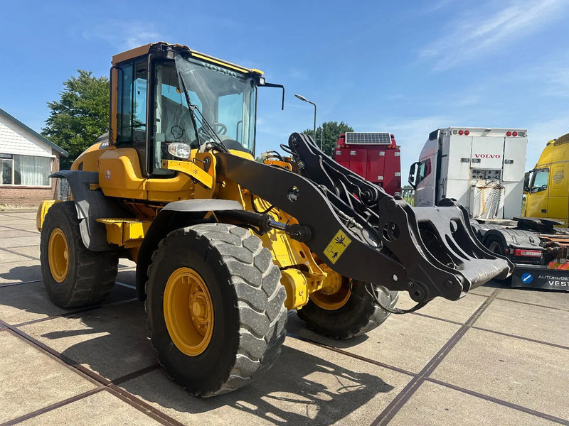 Volvo L60H , CE, 31359 HOURS, AUXILIARY HYDRAULICS, AIR CONDITIONER - Chargeuse: photos 4 Volvo L60H , CE, 31359 HOURS, AUXILIARY HYDRAULICS, AIR CONDITIONER - Chargeuse: photos 4